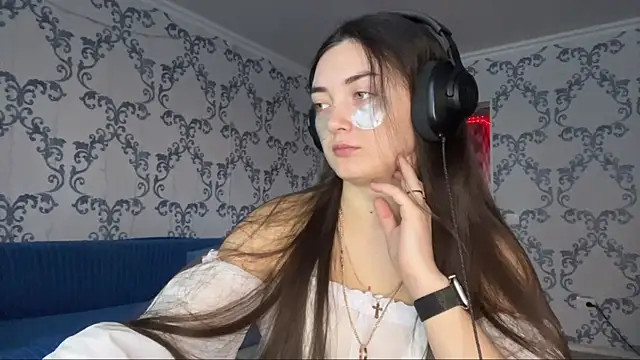 Snapshot of TwotyBright chatting on 01-19-26, 06:06 TwotyBright online show from 01-19-26, 06:06