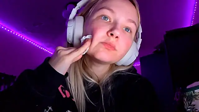 KarinRobertson online show from 12-03-25, 04:17