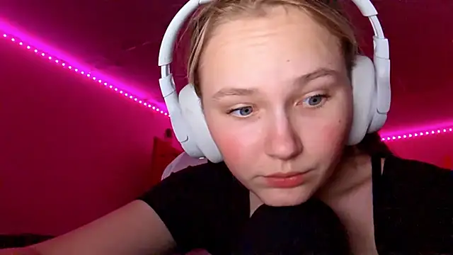 KarinRobertson online show from 12-19-25, 05:04