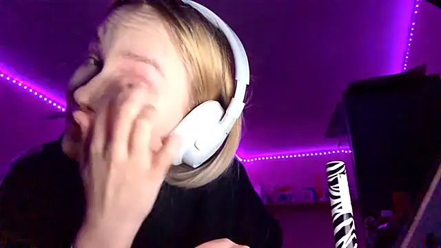 KarinRobertson online show from 11-26-25, 04:07