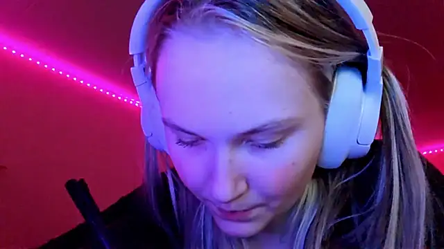 KarinRobertson online show from 12-20-25, 05:16