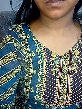 Snapshot of Neha533 chatting on 05-03-26, 04:32 Neha533 online show from 05-03-26, 04:32