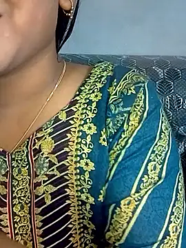 Snapshot of Neha533 chatting on 01-18-26, 06:22 Neha533 online show from 01-18-26, 06:22