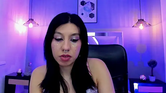 zoe-moreau online show from 04-06-26, 07:48