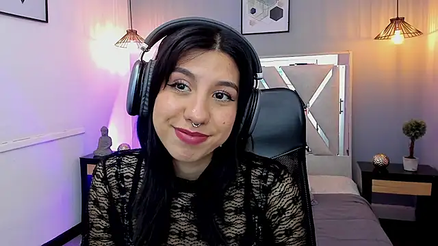 zoe-moreau online show from 04-13-26, 07:18