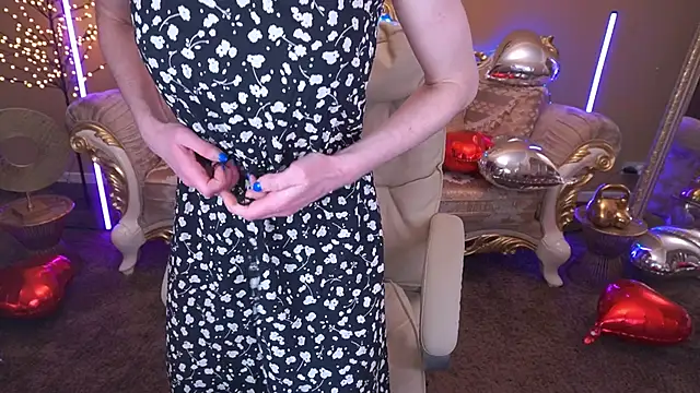 AmiraGoldd online show from 02-11-26, 02:11