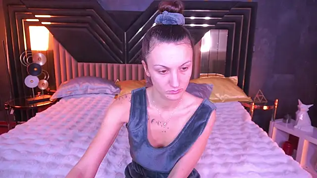 ZafiraMoonn online show from 12-22-25, 06:46