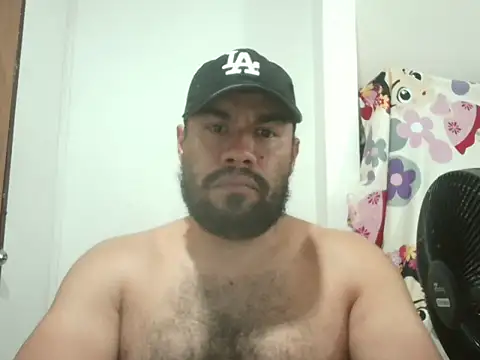 Snapshot of Ramses_36 chatting on 02-16-26, 01:04 Ramses 36 online show from 02-16-26, 01:04