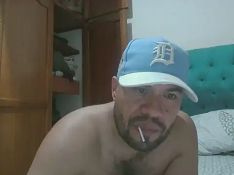 Snapshot of Ramses_36 chatting on 06-07-26, 01:55 Ramses 36 online show from 06-07-26, 01:55