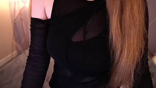 Snapshot of DanielaReign chatting on 04-18-26, 08:38 DanielaReign online show from 04-18-26, 08:38