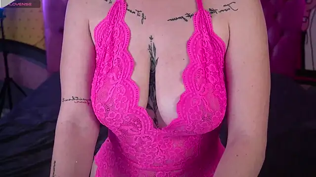 Snapshot of DanielaReign chatting on 06-30-26, 12:49 DanielaReign online show from 06-30-26, 12:49