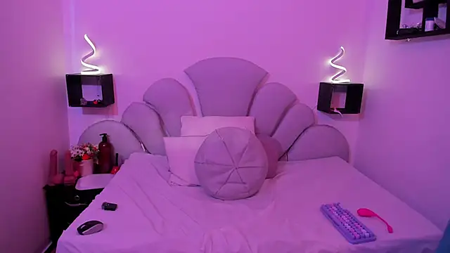 Snapshot of Emmily-sweet chatting on 04-29-26, 08:59 Emmily-sweet online show from 04-29-26, 08:59
