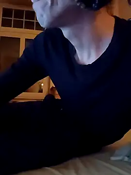 Snapshot of bassxxxxwave chatting on 11-16-25, 06:56 bassxxxxwave online show from 11-16-25, 06:56