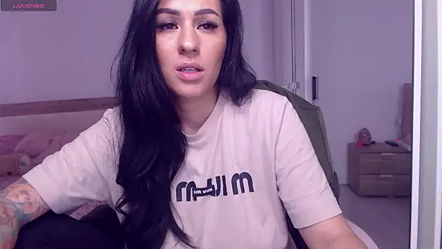 Snapshot of RachelVegass chatting on 05-18-26, 11:37 RachelVegass online show from 05-18-26, 11:37