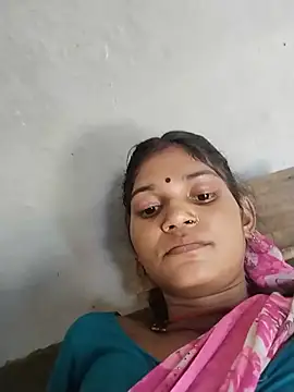 Snapshot of Jooli_cuty chatting on 07-17-26, 03:37 Jooli cuty online show from 07-17-26, 03:37