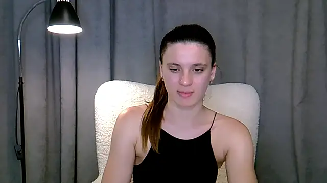 Snapshot of KiraHoney chatting on 06-10-26, 09:49 KiraHoney online show from 06-10-26, 09:49