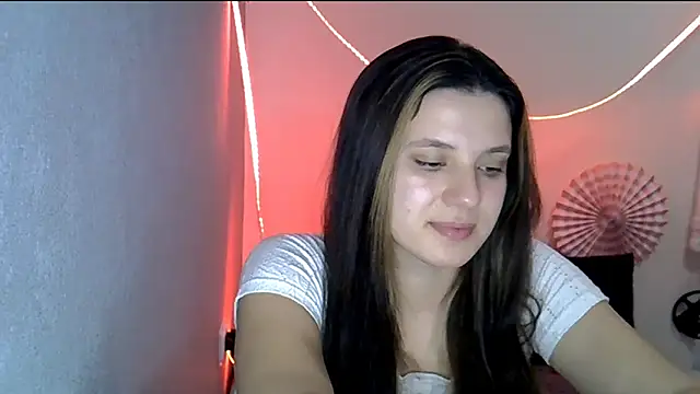 Snapshot of KiraHoney chatting on 02-19-26, 07:33 KiraHoney online show from 02-19-26, 07:33