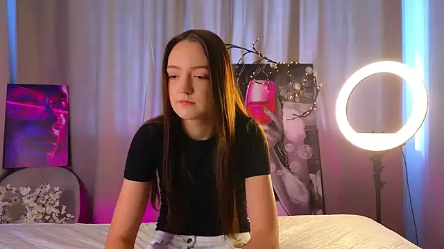 Snapshot of FrancesMason chatting on 02-21-26, 07:43 FrancesMason online show from 02-21-26, 07:43