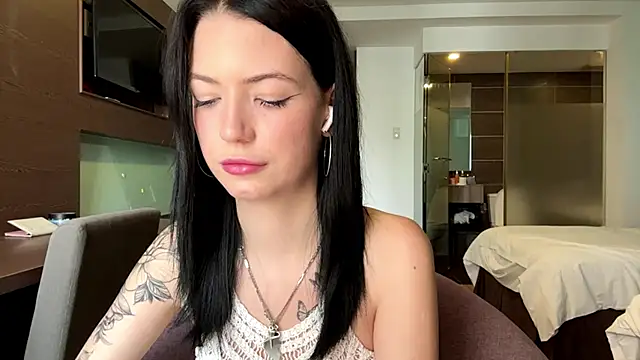 KimberlyMaring online show from 11-04-25, 08:40