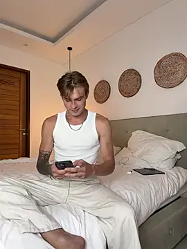 Snapshot of DanteRay chatting on 05-28-26, 08:37 DanteRay online show from 05-28-26, 08:37