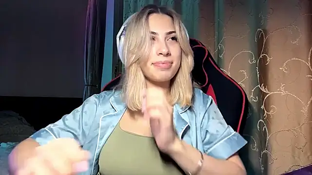 Snapshot of KrisRackers chatting on 11-03-25, 07:06 KrisRackers online show from 11-03-25, 07:06