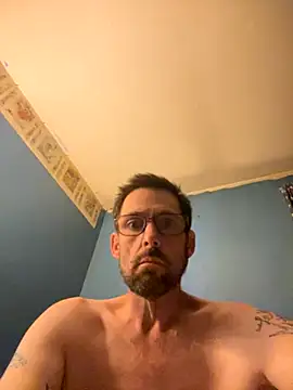 Snapshot of biggdaddyandqueenn chatting on 11-15-25, 10:30 biggdaddyandqueenn online show from 11-15-25, 10:30