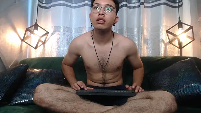 Snapshot of alexy_re chatting on 11-09-25, 05:17 alexy re online show from 11-09-25, 05:17