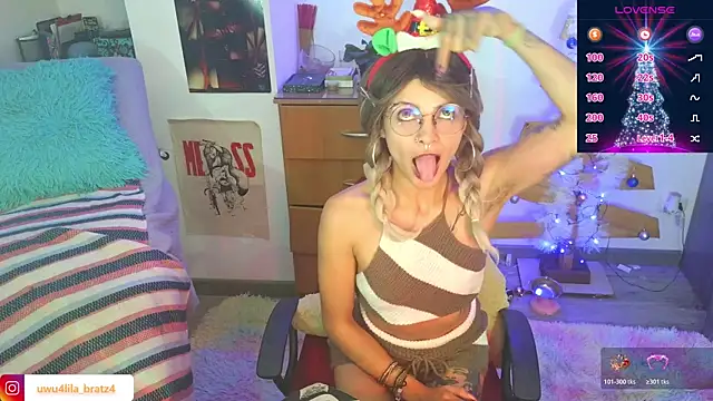 Snapshot of Lila_bratzz chatting on 12-21-25, 11:49 Lila bratzz online show from 12-21-25, 11:49
