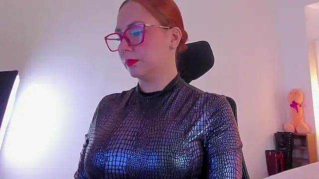 Snapshot of MistressErza chatting on 07-08-26, 03:24 MistressErza online show from 07-08-26, 03:24