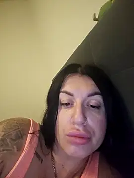 Snapshot of Julianneloreen chatting on 11-05-25, 12:14 Julianneloreen online show from 11-05-25, 12:14