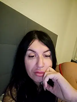 Snapshot of Julianneloreen chatting on 11-05-25, 05:05 Julianneloreen online show from 11-05-25, 05:05