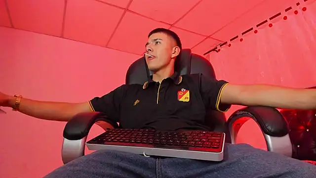 Aleck Boy online show from 11-12-25, 08:34