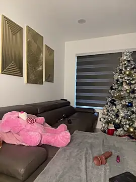 PrincessDreamm online show from 12-17-25, 10:15