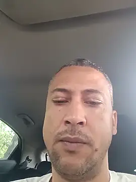 Snapshot of Arrombador20 chatting on 04-15-26, 12:53 Arrombador20 online show from 04-15-26, 12:53