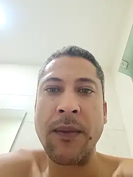 Snapshot of Arrombador20 chatting on 04-01-26, 04:47 Arrombador20 online show from 04-01-26, 04:47