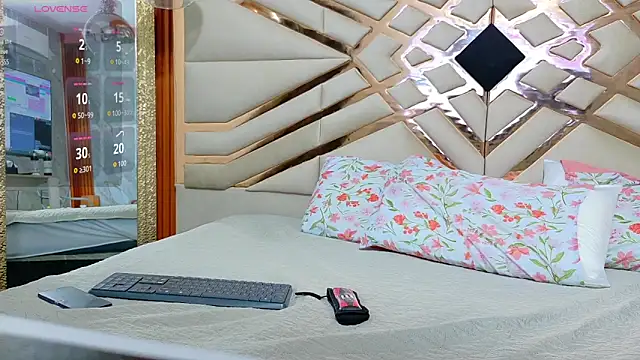 missfoster online show from 02-08-26, 12:14