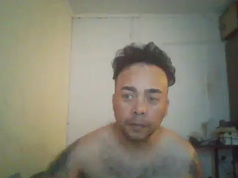 Snapshot of GuilleHotsexy chatting on 11-14-25, 03:21 GuilleHotsexy online show from 11-14-25, 03:21