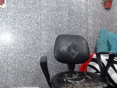 Snapshot of carelis_big_tits chatting on 11-08-25, 06:39 carelis big tits online show from 11-08-25, 06:39