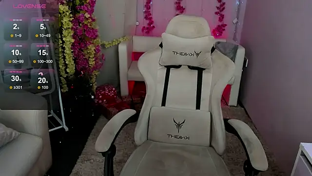 Hanako Rey online show from 12-18-25, 01:37