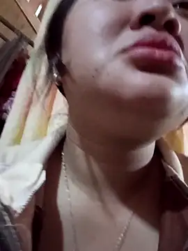 Bee-bgolden online show from 11-25-25, 03:07