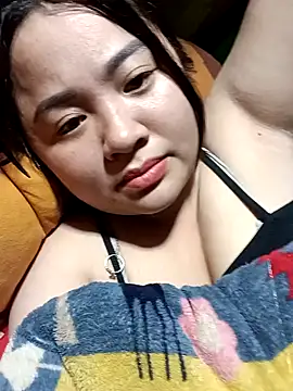 Bee-bgolden online show from 11-19-25, 01:49