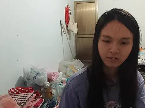 Snapshot of RebelAura chatting on 06-15-26, 04:39 RebelAura online show from 06-15-26, 04:39