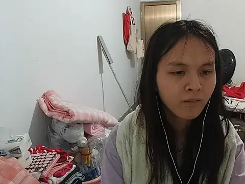 Snapshot of RebelAura chatting on 06-30-26, 12:43 RebelAura online show from 06-30-26, 12:43