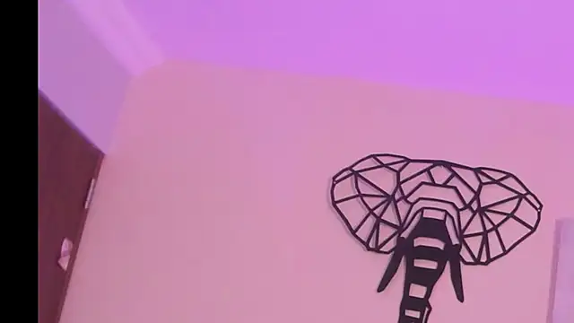 Isabella Crofts online show from 11-19-25, 03:06