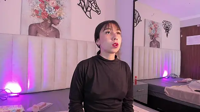 Isabella Crofts online show from 11-17-25, 03:10