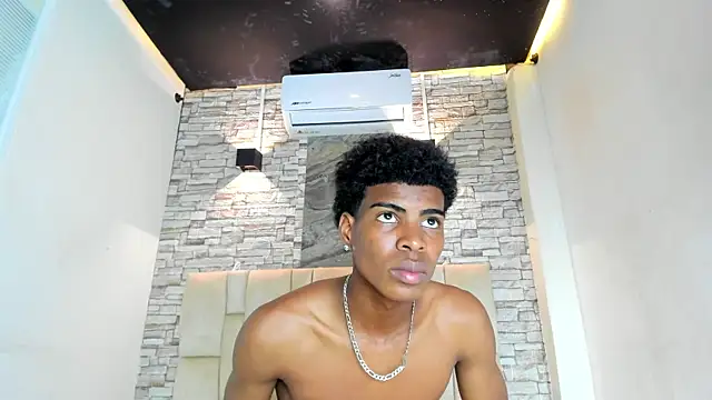 XAVI LEE online show from 11-18-25, 08:01