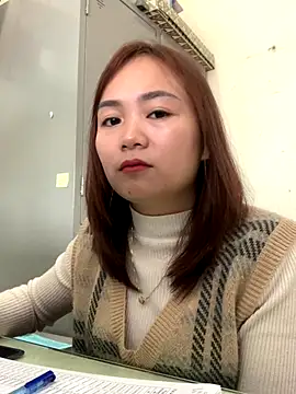 Snapshot of Bana-gibee chatting on 12-17-25, 01:43 Bana-gibee online show from 12-17-25, 01:43