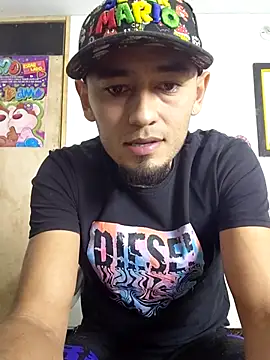 Snapshot of kmerlin chatting on 11-16-25, 12:37 kmerlin online show from 11-16-25, 12:37