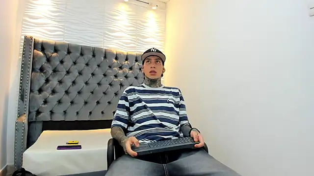 DANTE ARMSTRONG online show from 12-19-25, 03:54