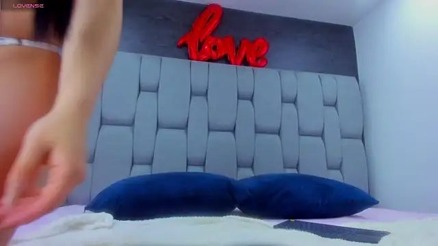 Julieta horney online show from 12-01-25, 01:45